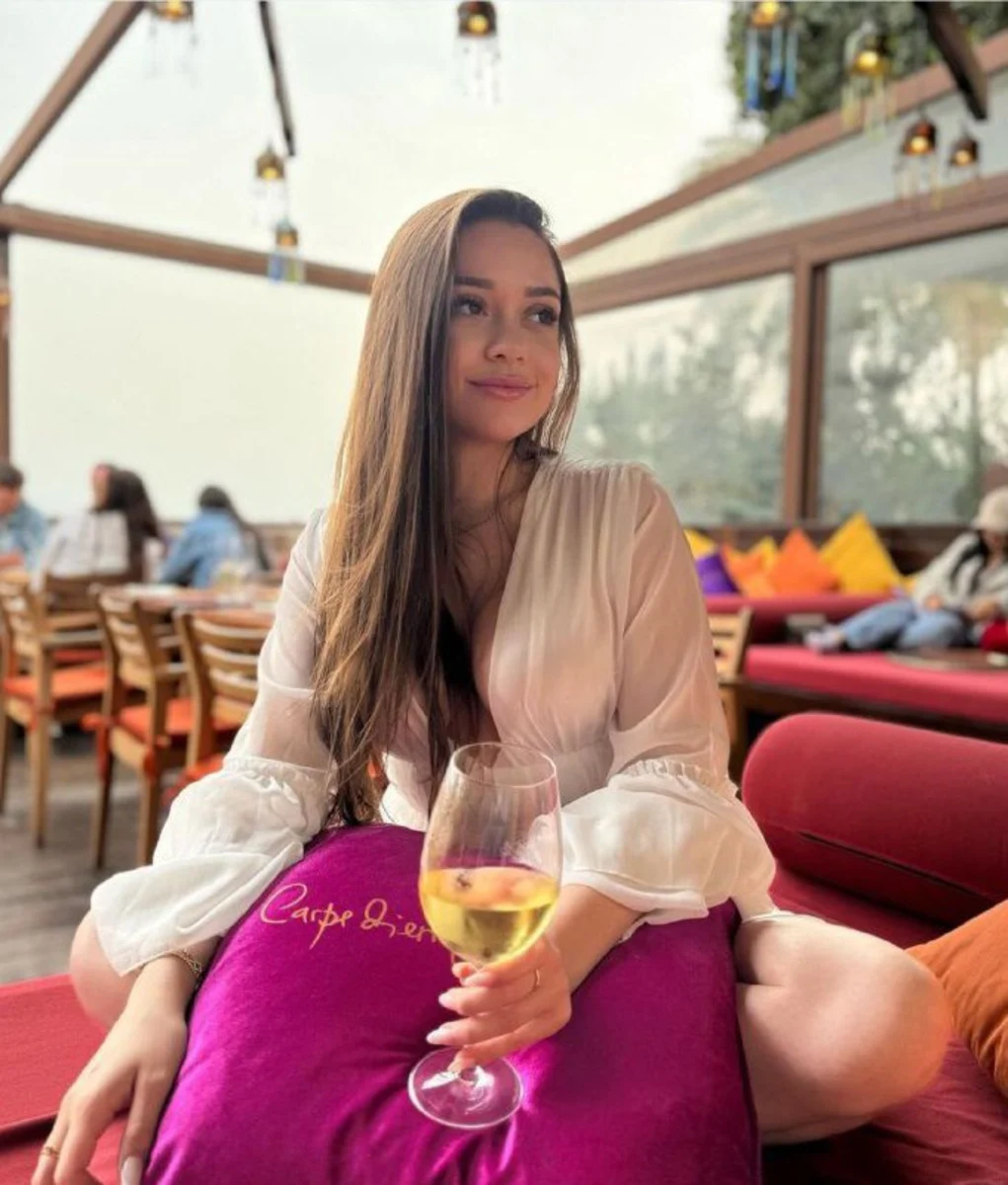 Antonia escort in Moscow