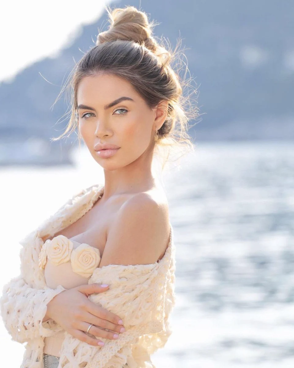 Aviana escort in Dubai