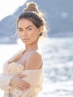 Aviana escort in Dubai