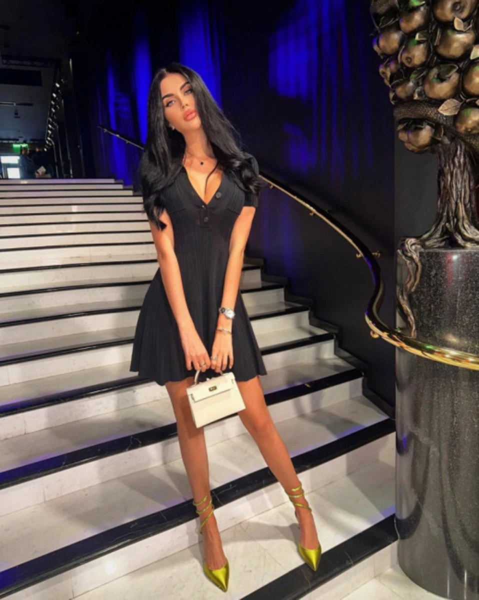 Briony escort in Moscow