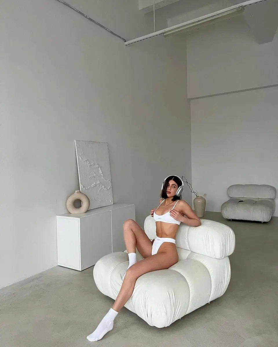 Hannah escort in Moscow