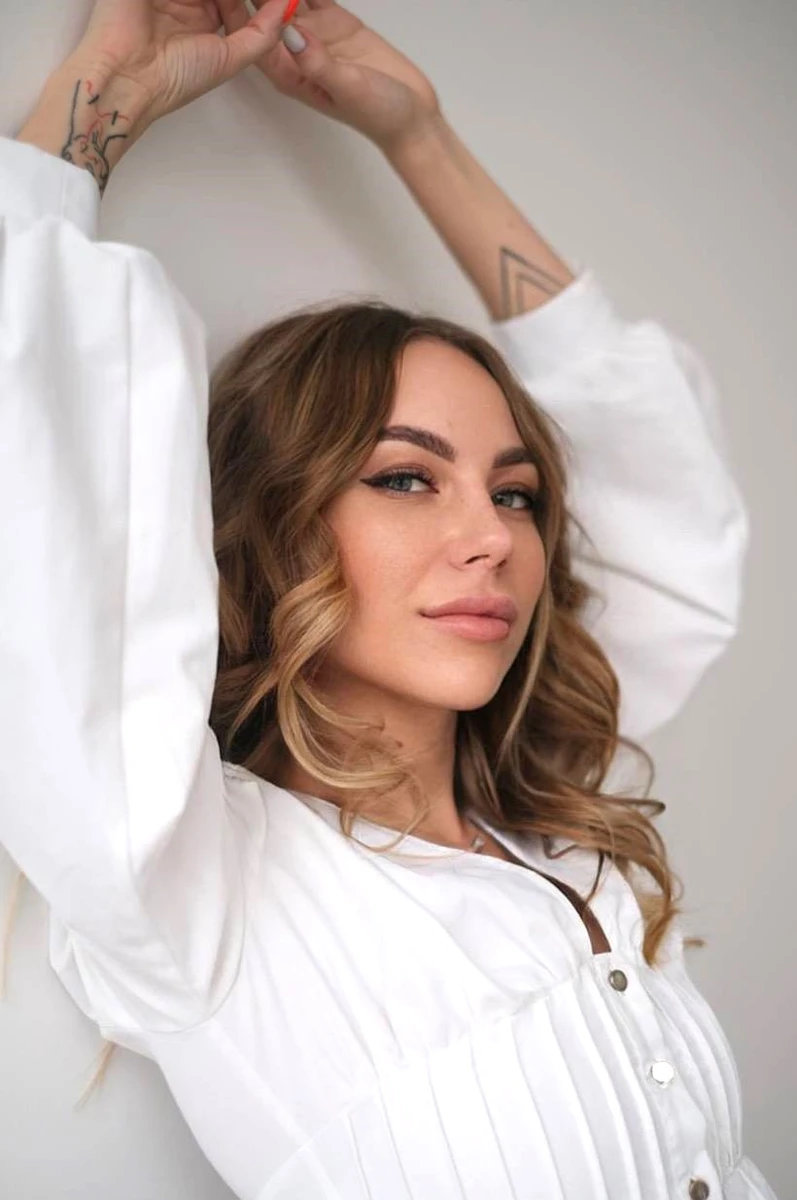 Juli escort in Moscow