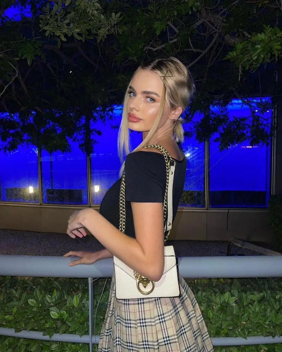 Kaitlyn escort in Moscow