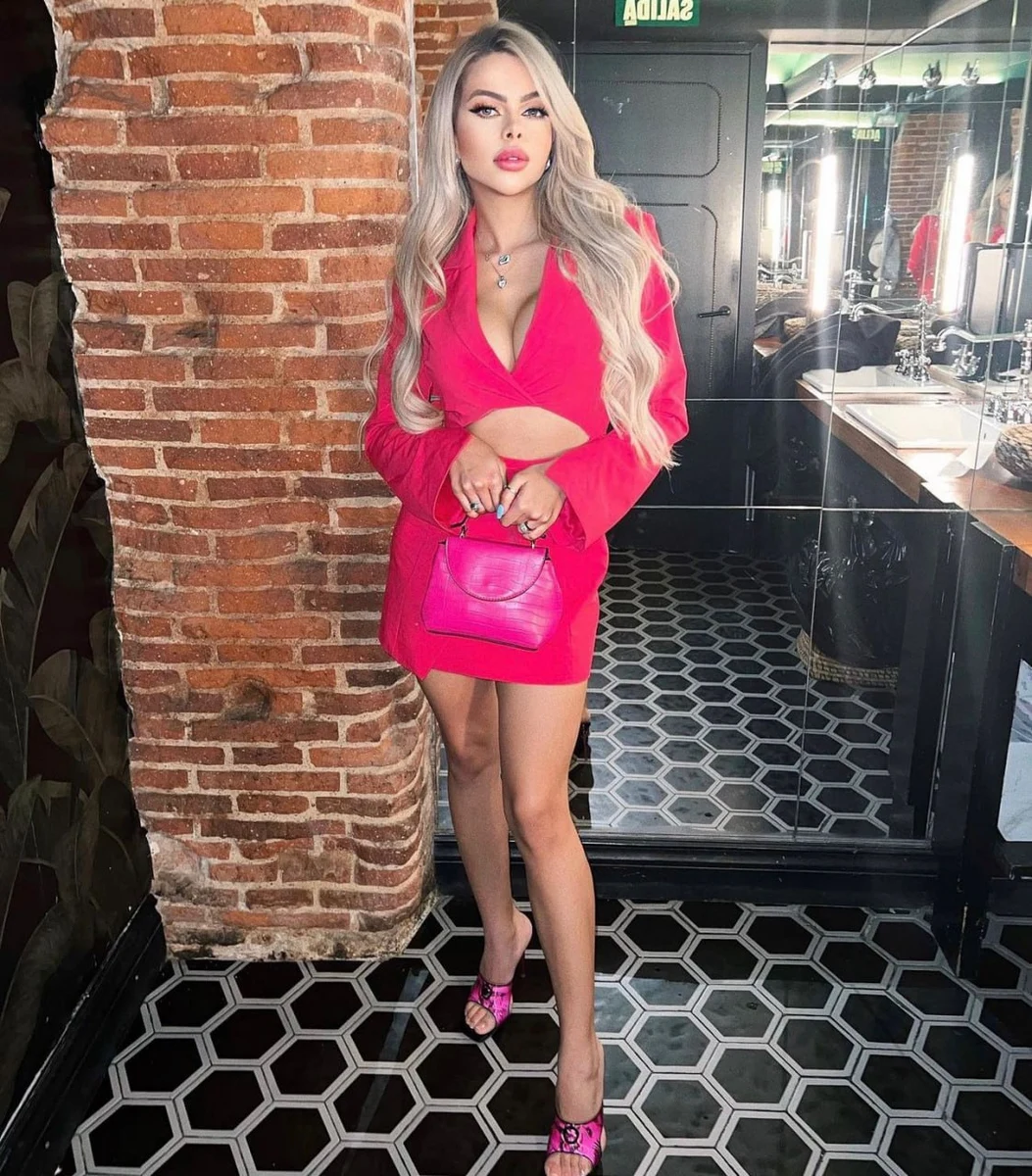 Martina escort in Moscow