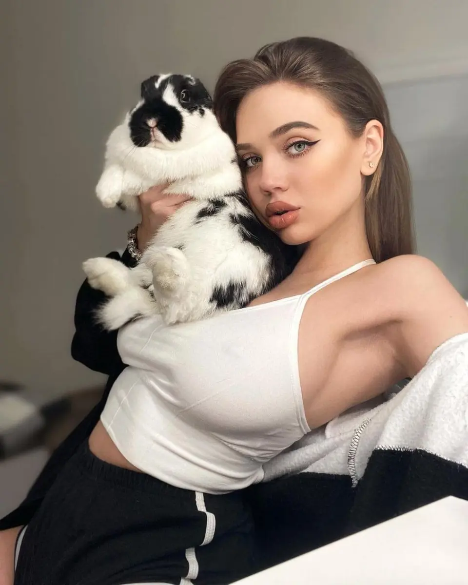 Millie escort in Moscow