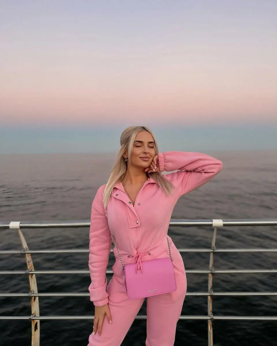 Raina escort in Moscow