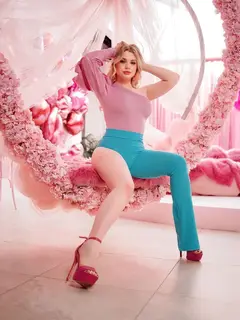 Solange escort in Dubai