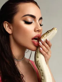 Thalia escort in Dubai