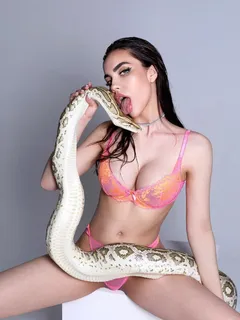 Thalia escort in Dubai