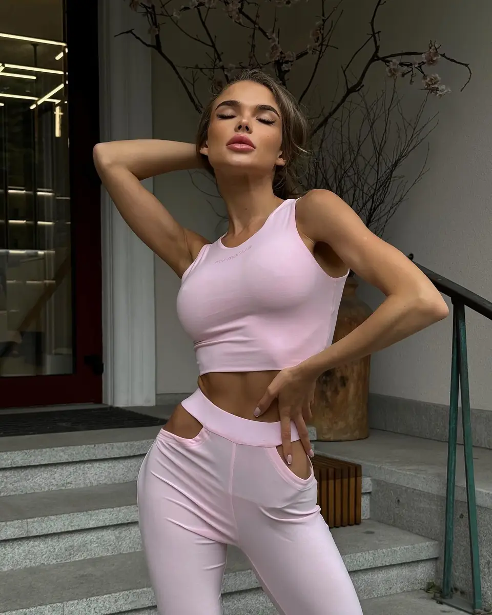 Tina escort in Moscow