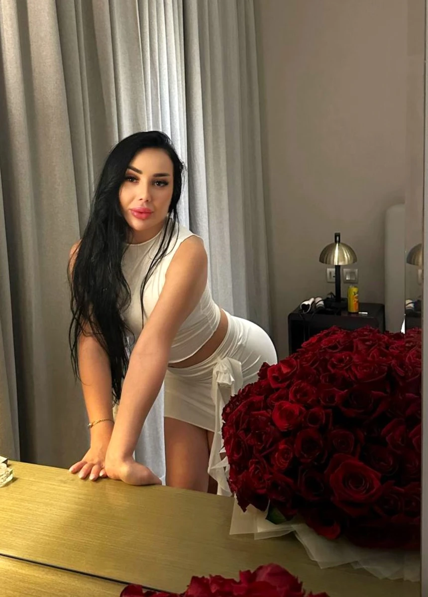 Valencia escort in Dubai