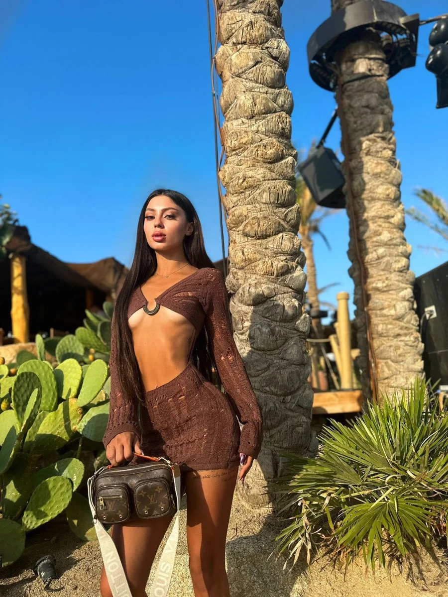 Violet escort in Moscow