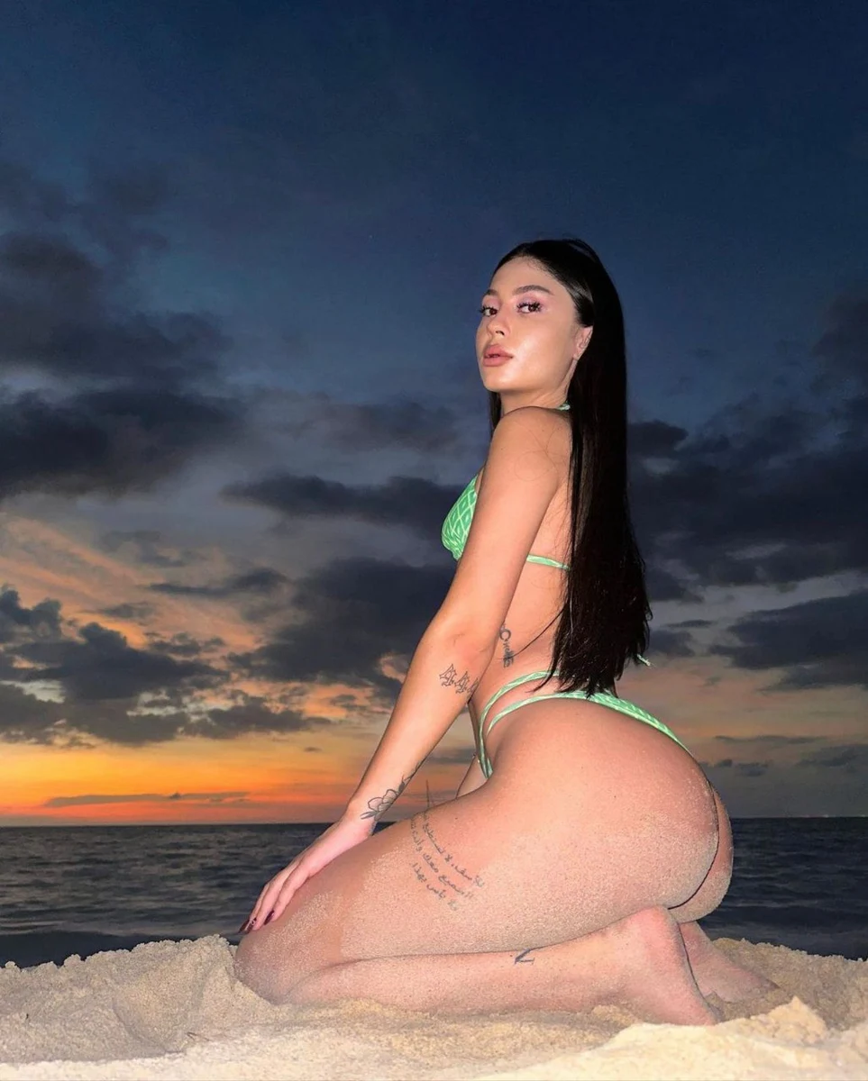 Violet escort in Moscow