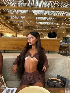 Violet escort in Moscow