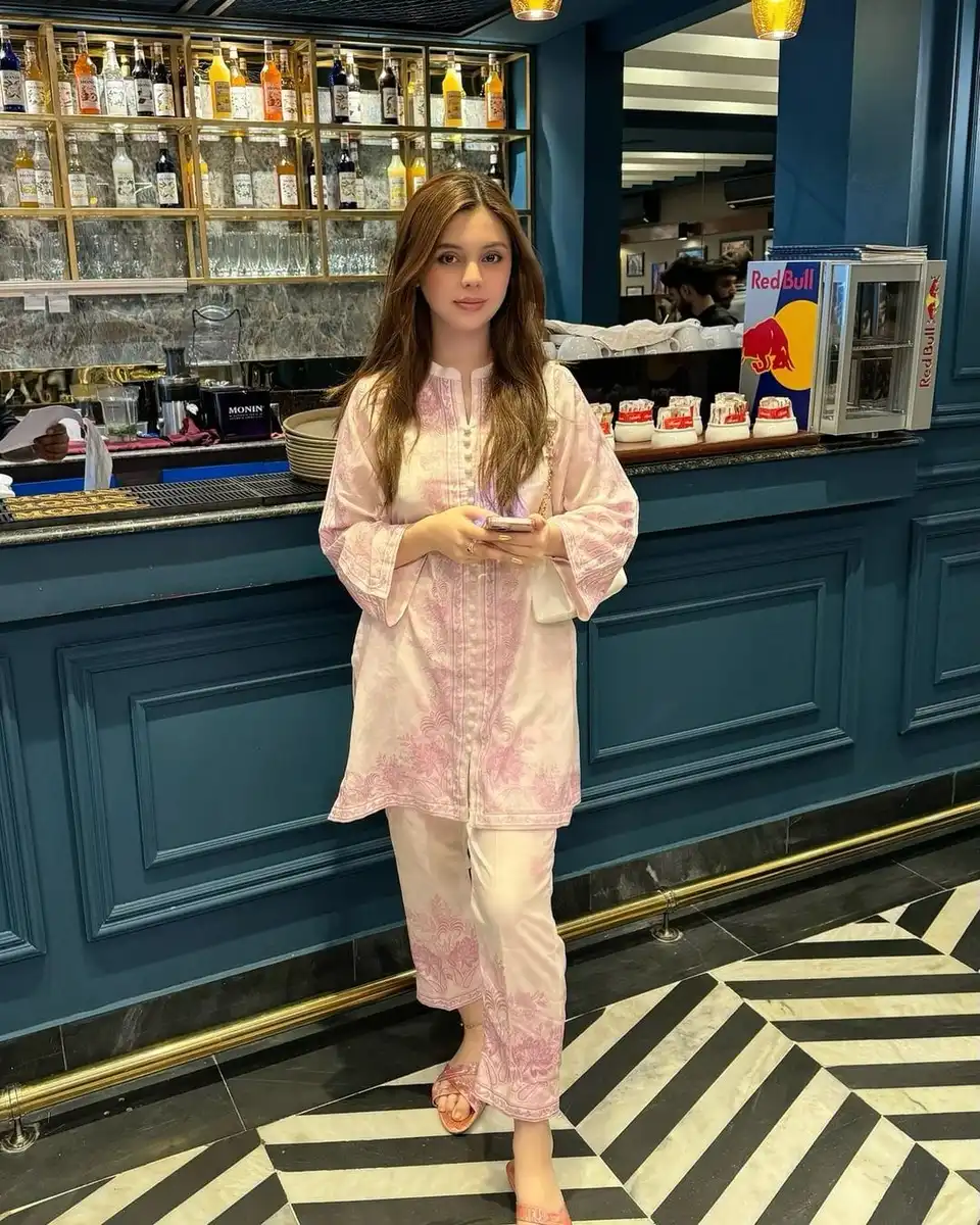 Winterly escort in Dubai